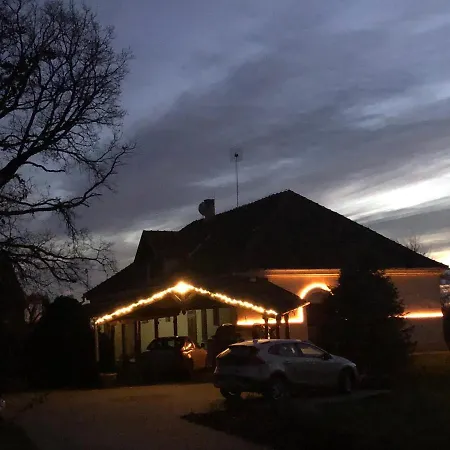 Apartmanove Pod Dubom * Polny Kesov