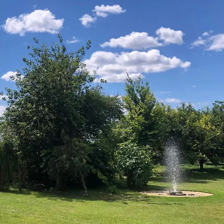 Apartmanove Pod Dubom Polny Kesov