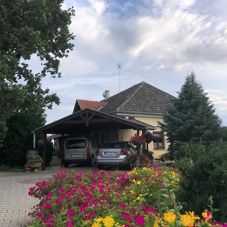 Apartmanove Pod Dubom Polny Kesov