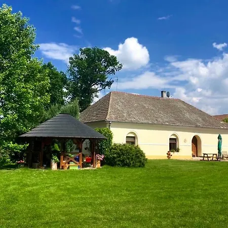 Apartmanove Pod Dubom * Polny Kesov